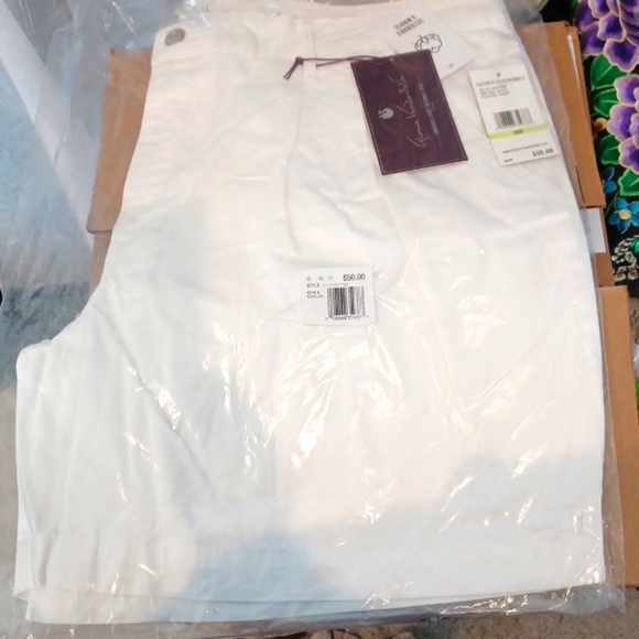 Gloria Vanderbilt Plus Size Pleated Shorts, Slimming - Picture 2 of 4